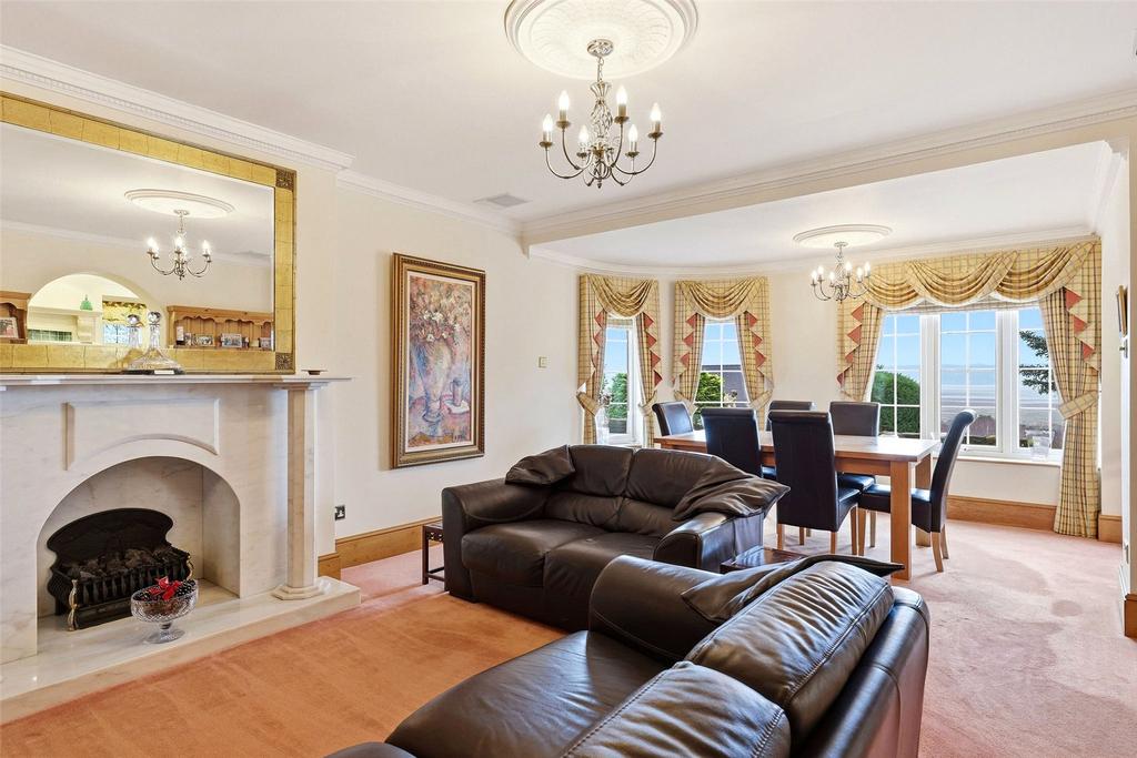 Living Room / Dining