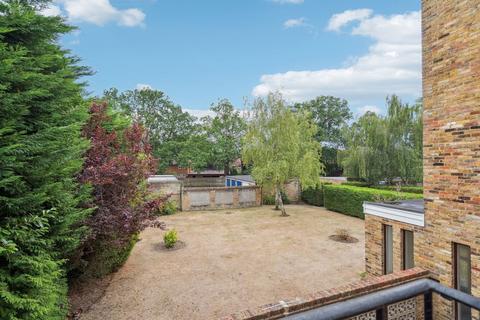 3 bedroom apartment for sale, Flat  Dukes Lodge, Northwood HA6