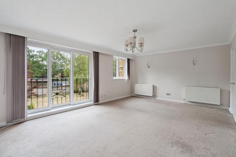 3 bedroom apartment for sale, Flat  Dukes Lodge, Northwood HA6