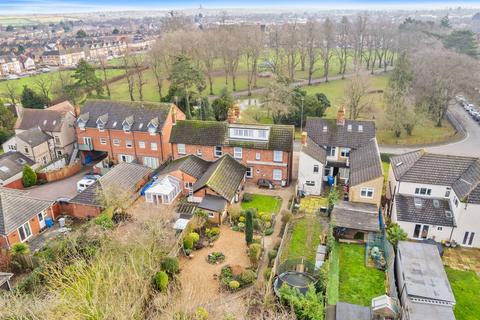 5 bedroom semi-detached house for sale, Park View, Kettering NN16