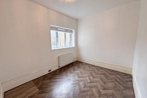1 bedroom flat to rent, Hollybush Hill, London, E11