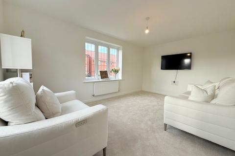 3 bedroom detached house to rent, Nave Crescent, Eagles Farm South