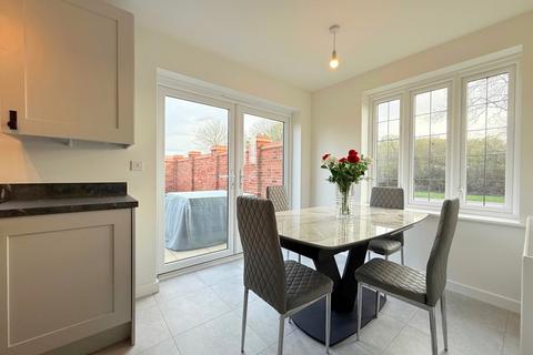 3 bedroom detached house to rent, Nave Crescent, Eagles Farm South