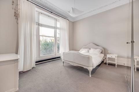 2 bedroom flat for sale, Priory Road, South Hampstead, London, NW6