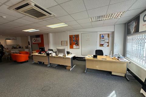 Warehouse to rent, Packet Boat Ln Uxbridge UB8 2JP