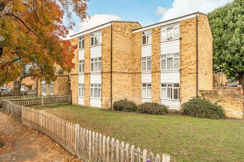 undefined, Park Lane, Teddington TW11