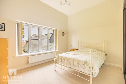 1 bedroom apartment for sale, Royal Close, Christchurch, BH23 2
