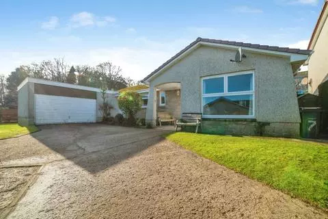 4 bedroom detached bungalow for sale
