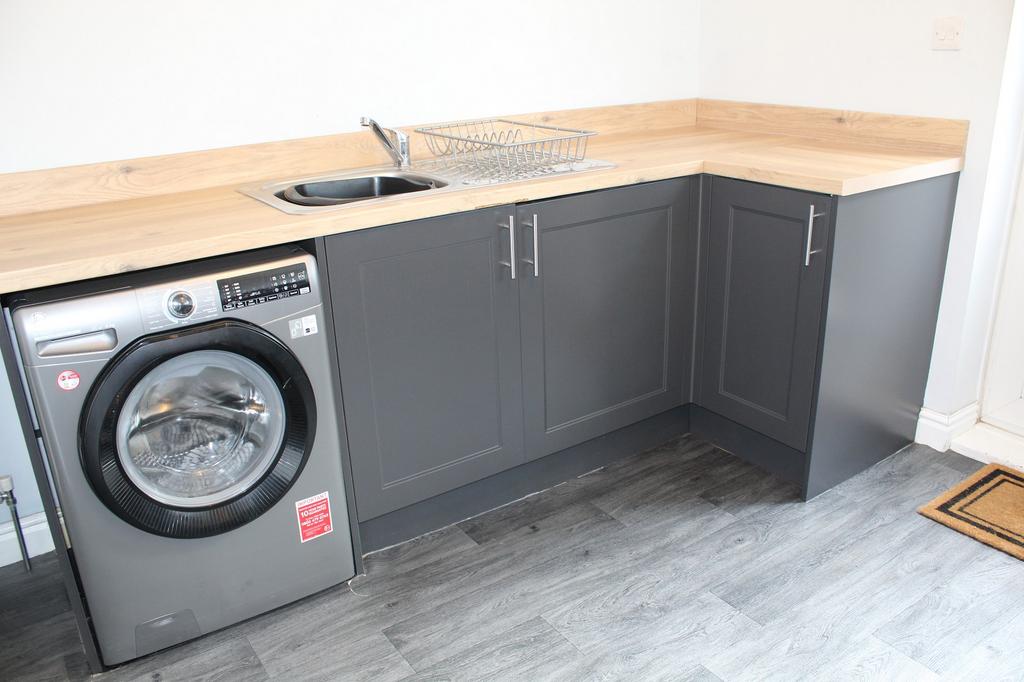 Fitted Kitchen Picture 3