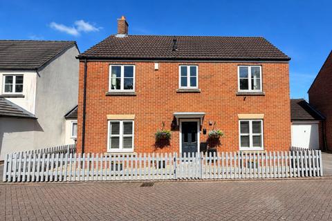 4 bedroom detached house for sale, Hackney Way, Westbury