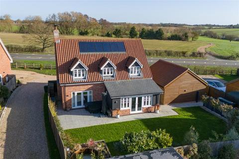 4 bedroom detached house for sale, Grange Farm Close, Colchester CO7