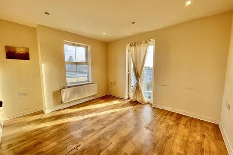 3 bedroom flat for sale, Church Hill, Newhaven