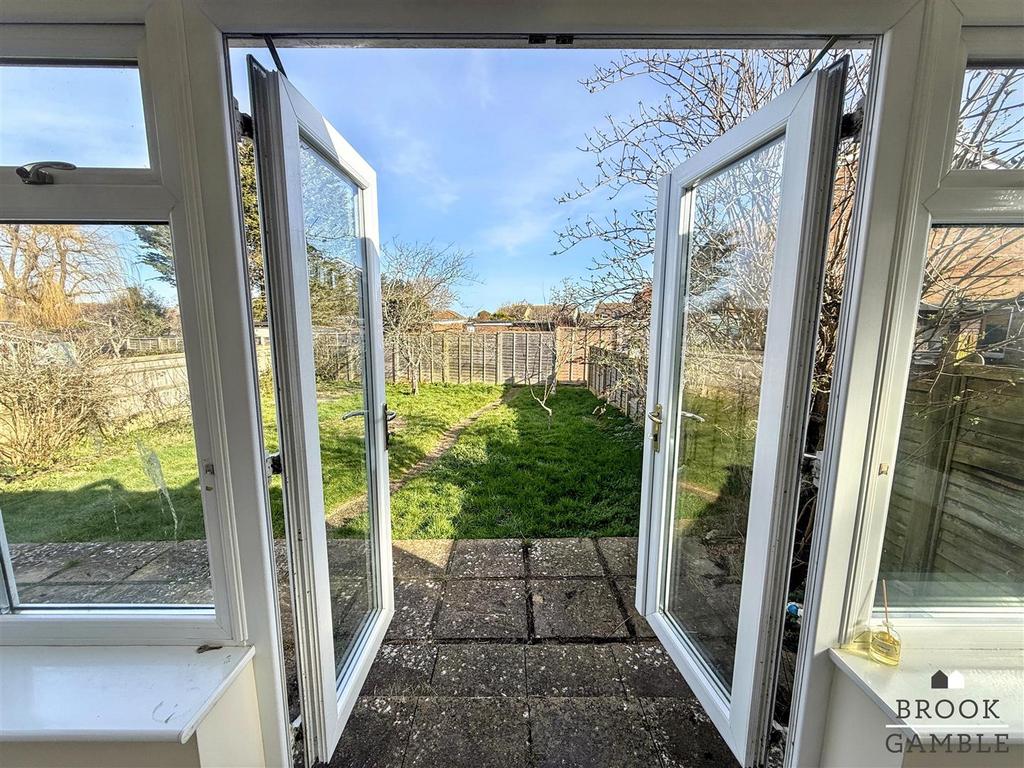 01323 438506