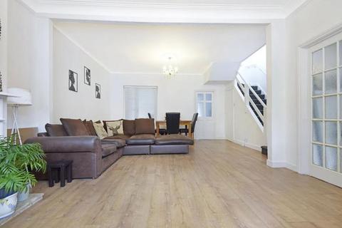 3 bedroom terraced house for sale, Worcester Road, London E17