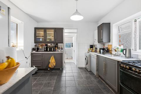 3 bedroom terraced house for sale, Worcester Road, London E17