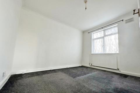 2 bedroom flat to rent, Botwell Crescent, Hayes, UB3