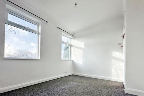 2 bedroom flat to rent, Botwell Crescent, Hayes, UB3