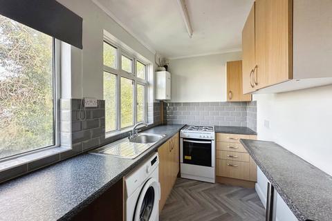 2 bedroom flat to rent, Botwell Crescent, Hayes, UB3