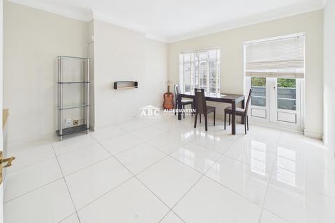 2 bedroom flat to rent, Edgwarebury Lane, Edgware