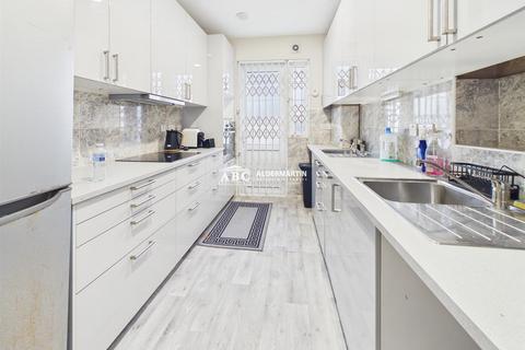 2 bedroom flat to rent, Edgwarebury Lane, Edgware