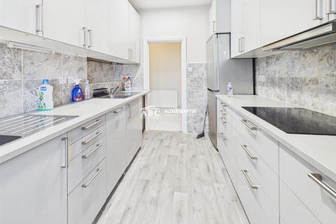 2 bedroom flat to rent, Edgwarebury Lane, Edgware