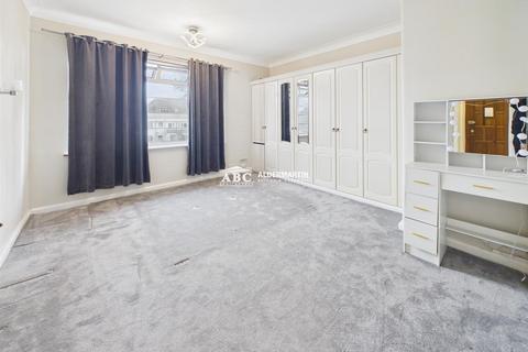 2 bedroom flat to rent, Edgwarebury Lane, Edgware