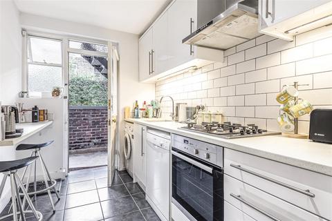 2 bedroom flat to rent, St. Leonards Court, East Sheen SW14