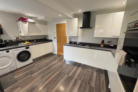 3 bedroom semi-detached house for sale, Quaker Lane, Cleckheaton