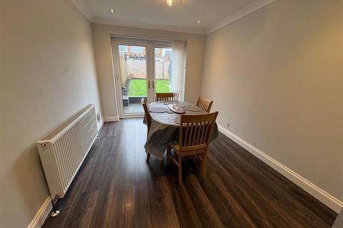 3 bedroom semi-detached house for sale, Quaker Lane, Cleckheaton