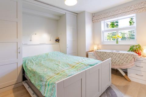 2 bedroom flat for sale, Salters Close, Rickmansworth WD3