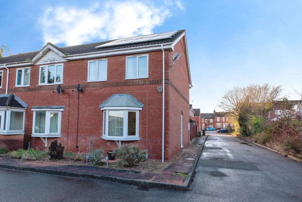 3 bedroom semi-detached house for sale