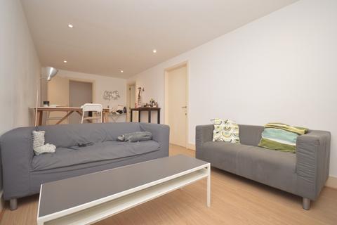 3 bedroom flat to rent, London, E14
