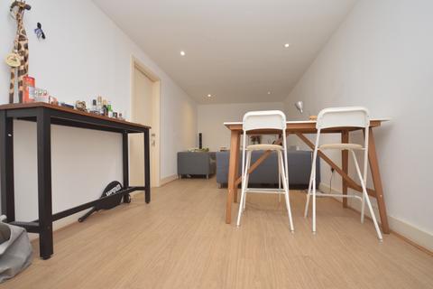 3 bedroom flat to rent, London, E14