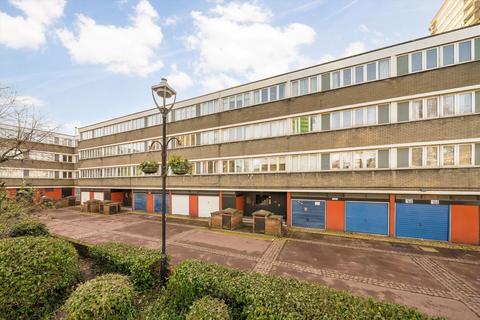 3 bedroom flat to rent, Shalfleet Drive, London W10