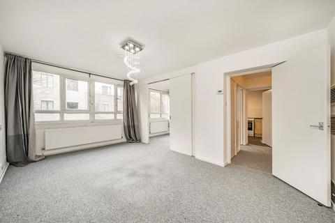 3 bedroom flat to rent, Shalfleet Drive, London W10