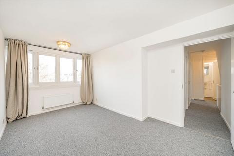 3 bedroom flat to rent, Shalfleet Drive, London W10