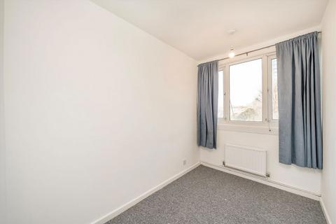 3 bedroom flat to rent, Shalfleet Drive, London W10