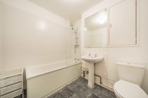 2 bedroom flat to rent, Leigham Court Road, London SW16