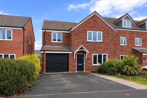 4 bedroom detached house for sale, Peacock Gardens, East Leake, Loughborough, Nottinghamshire, LE12