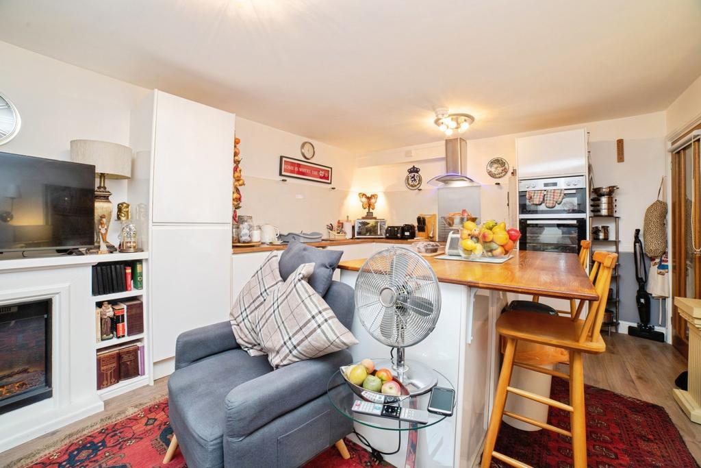 Kitchen- Lounge