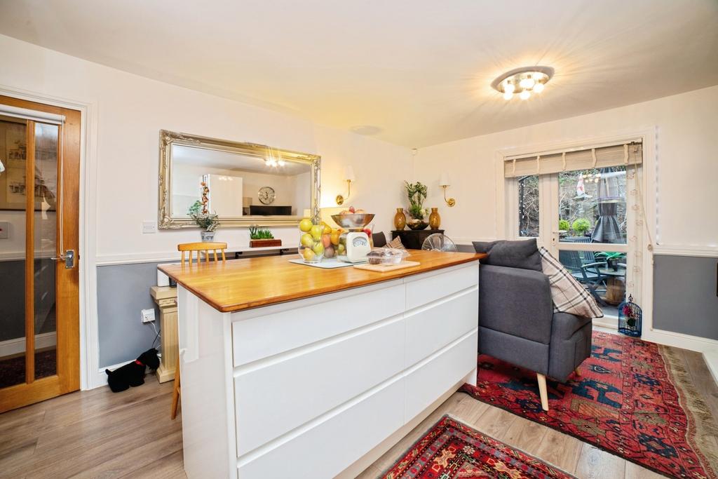 Kitchen- Lounge