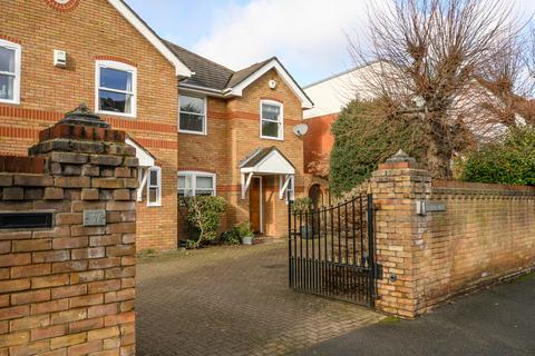 4 bedroom end of terrace house for sale, Arterberry Road, London SW20