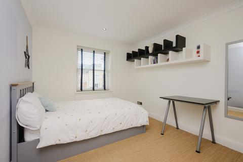 4 bedroom end of terrace house for sale, Arterberry Road, London SW20