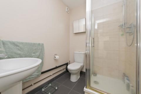 2 bedroom flat to rent, Upper Tooting Road, London SW17