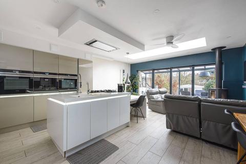 4 bedroom terraced house for sale, Church Drive, Kingsbury, London, NW9