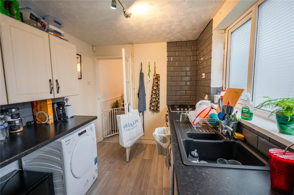 Kitchen (2)