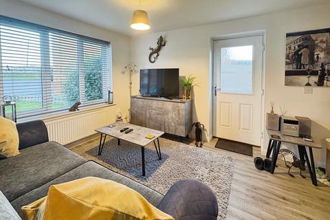 2 bedroom terraced house for sale, Chinchen Close, East Cowes, Isle of Wight