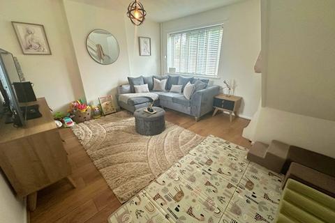 2 bedroom semi-detached house to rent, * APPLY ONLINE * Moss Meadow, Westhughton, BL5 3NX