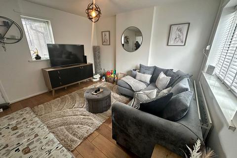 2 bedroom semi-detached house to rent, * APPLY ONLINE * Moss Meadow, Westhughton, BL5 3NX