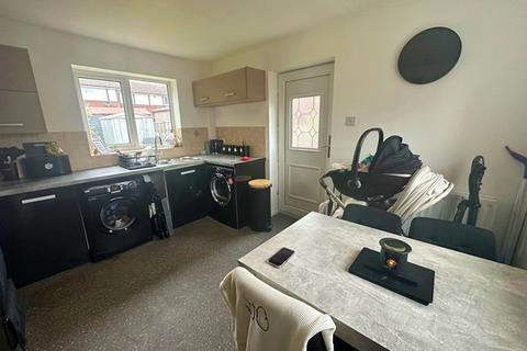 2 bedroom semi-detached house to rent, * APPLY ONLINE * Moss Meadow, Westhughton, BL5 3NX